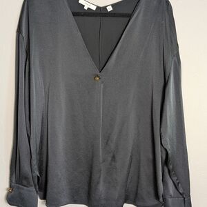 Vince Silk Lg Sleeve Pearl Button V-Neck Women's Top SzM Quiet Luxury Regency